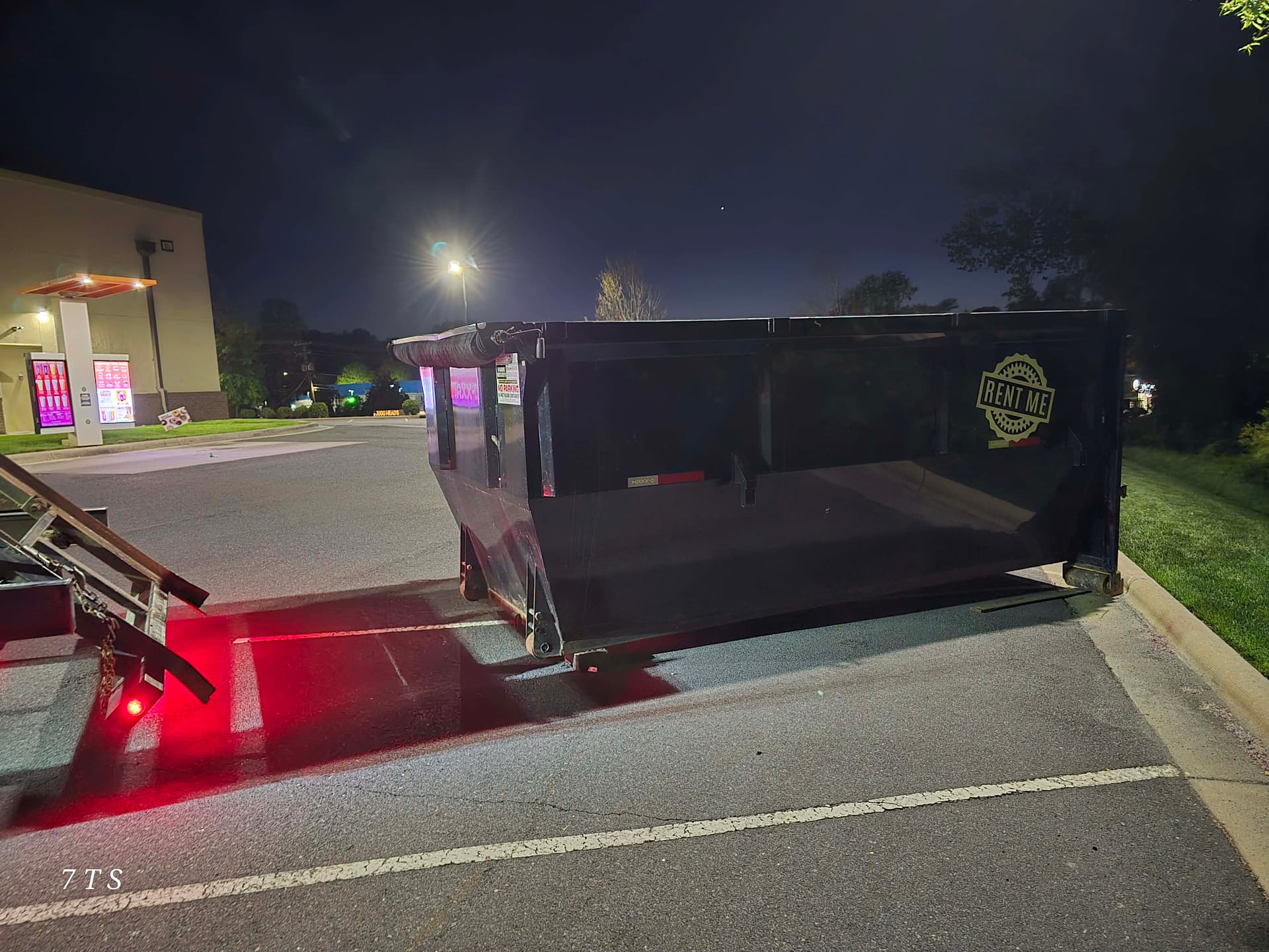 20 Yard Roll-Off Dumpsters Ready for Commercial Jobs image