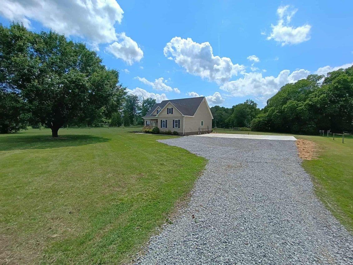 Gallery photos for Efficient Gravel Driveway Grading Transformation: Image #1